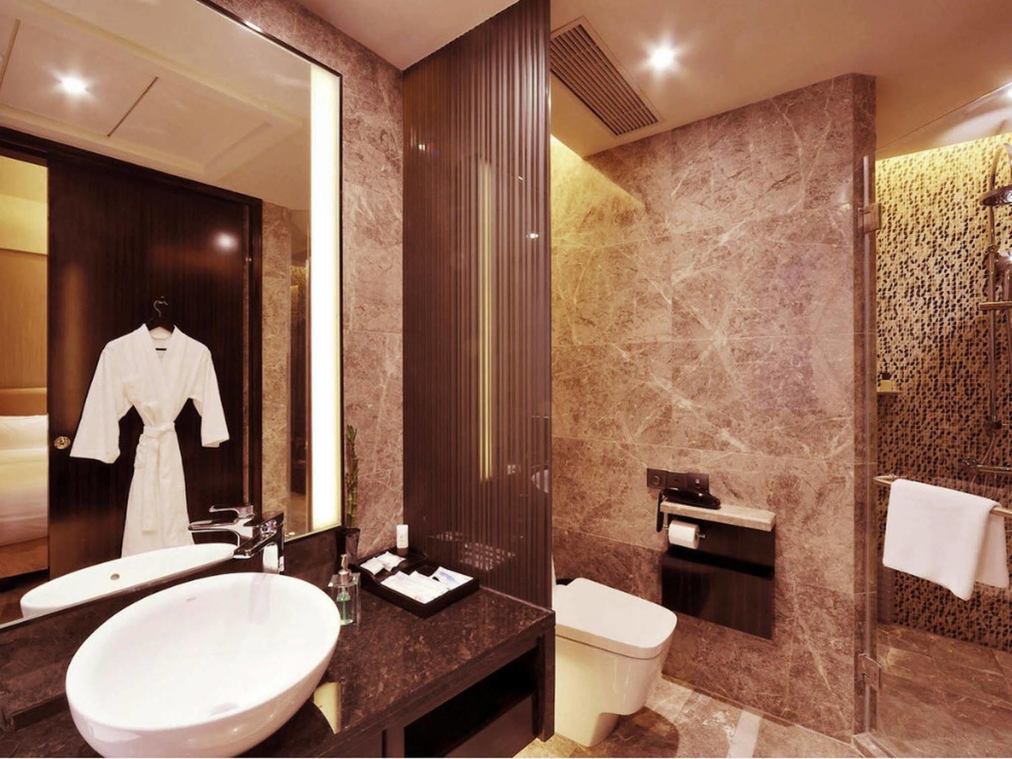 Royal Suites & Towers อู่ฮั่น ภายนอก รูปภาพ
